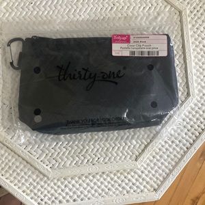 3/20$ 🛍️ NEW- Thirty one clear clip pouch